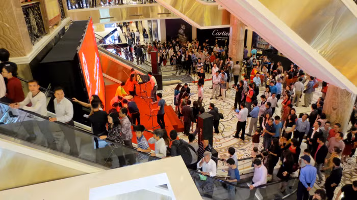 Tràng Tiền Plaza "lột xác" qua sự