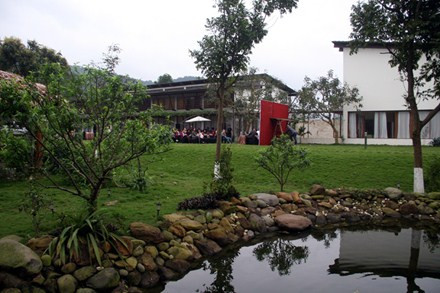 Khuôn viên nhà ca sĩ Mỹ Linh. Khuôn viên nhà ca sĩ Mỹ Linh.