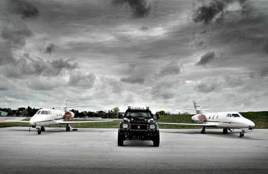 Bên dưới Conquest Knight XV là bộ lốp có kích thước LT40x13.50 R20 do Mickey Thompson Baja Radial ATZ chế tạo đặc biệt. Không chỉ có khả năng hoạt động trong những điều kiện khắc nghiệt nhất, bộ lốp trên Knight XV còn chống đạn hiệu quả. Bên dưới Conquest Knight XV là bộ lốp có kích thước LT40x13.50 R20 do Mickey Thompson Baja Radial ATZ chế tạo đặc biệt. Không chỉ có khả năng hoạt động trong những điều kiện khắc nghiệt nhất, bộ lốp trên Knight XV còn chống đạn hiệu quả.