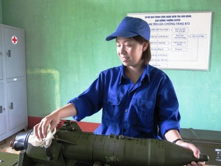 Thượng úy, QNCN Đoàn Thanh Nga, nhân viên bảo quản đạn Kho Y đạt danh hiệu phụ nữ ''Giỏi việc nước, đảm việc nhà' Thượng úy, QNCN Đoàn Thanh Nga, nhân viên bảo quản đạn Kho Y đạt danh hiệu phụ nữ ''Giỏi việc nước, đảm việc nhà'