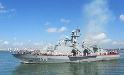 Tàu HQ-376 của Hải quân Việt Nam dẫn đầu Tàu HQ-376 của Hải quân Việt Nam dẫn đầu