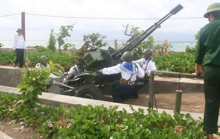 Đáng chú ý, những chú thích trong chùm ảnh này lại nhắc lại tuyên bố chủ quyền hết sức vô lý của Trung Quốc đối với vùng lãnh thổ thuộc chủ quyền không thể chối cãi của Việt Nam. Đáng chú ý, những chú thích trong chùm ảnh này lại nhắc lại tuyên bố chủ quyền hết sức vô lý của Trung Quốc đối với vùng lãnh thổ thuộc chủ quyền không thể chối cãi của Việt Nam.