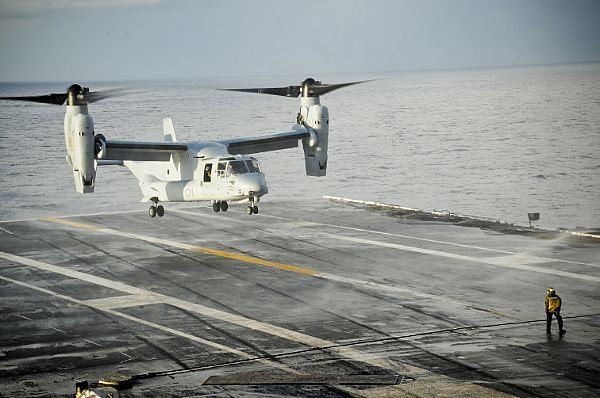 Trực thăng MV-22 Osprey trên tàu sân bay USS George H.W. Bush (CVN 77) trên Đại Tây Dương ngày 20/3/2012.