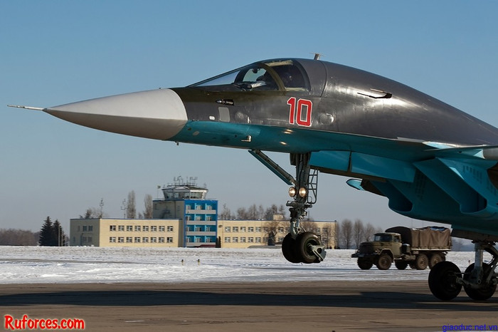 Su-34 của không quân Nga tại căn cứ Lipetsk Su-34 của không quân Nga tại căn cứ Lipetsk
