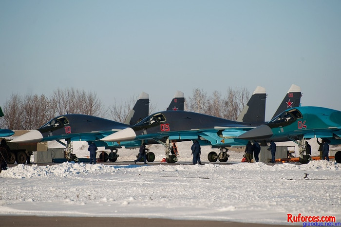 Su-34 của không quân Nga tại căn cứ Lipetsk Su-34 của không quân Nga tại căn cứ Lipetsk