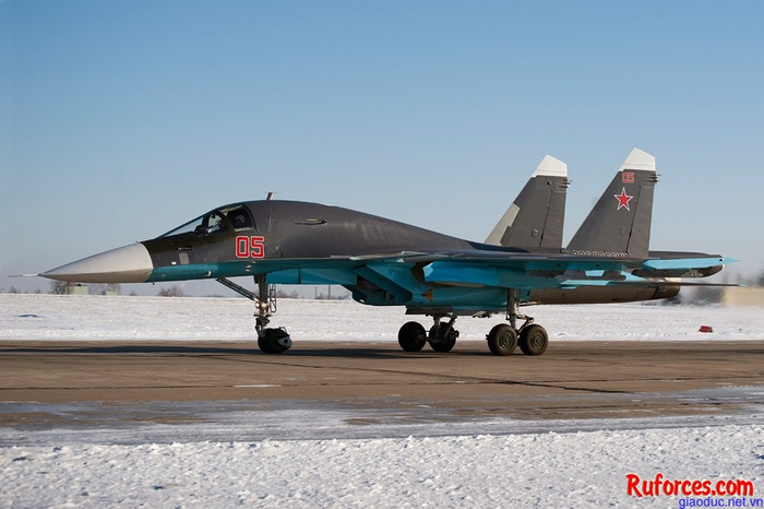 Su-34 của không quân Nga tại căn cứ Lipetsk Su-34 của không quân Nga tại căn cứ Lipetsk