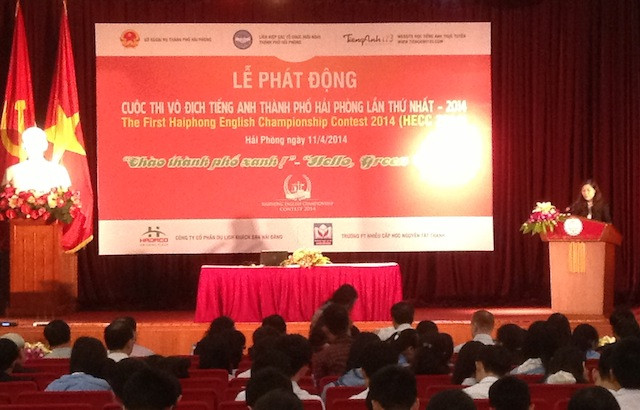 Đồng chí Nguyễn Thị Bích Dung, Phó Giám đốc Sở Ngoại vụ - Trưởng Ban Tổ chức cuộc thi đã trực tiếp giới thiệu Thể lệ cuộc thi qua những hình ảnh sinh động Đồng chí Nguyễn Thị Bích Dung, Phó Giám đốc Sở Ngoại vụ - Trưởng Ban Tổ chức cuộc thi đã trực tiếp giới thiệu Thể lệ cuộc thi qua những hình ảnh sinh động