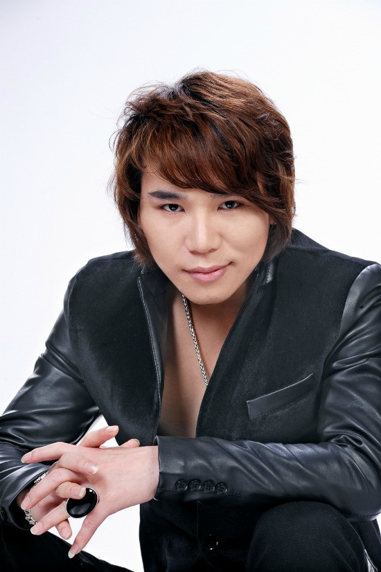 Cuối cùng, người ta cũng nhận ra rằng, đó chỉ là một trò PR của chàng ca sỹ thích nổi và cô nữ sinh ham mê hát phòng trà. Cuối cùng, người ta cũng nhận ra rằng, đó chỉ là một trò PR của chàng ca sỹ thích nổi và cô nữ sinh ham mê hát phòng trà.