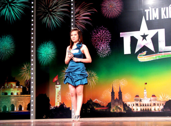 Sự kiện đầu tiên phải kể đến scandal của cô bé 16 tuổi Quỳnh Anh tại Vietnam Got Talent. Quỳnh Anh xuất hiện trên sân khấu Got Talent với mong muốn được thỏa nỗi đam mê ca hát của mình. Cô bé say sưa trình bày ca khúc Tình mẹ của nhạc sỹ Nhất Huy. Tuy nhiên, phần trình diễn của Quỳnh Anh không nhận được sự ủng hộ từ Ban giám khảo. Sự kiện đầu tiên phải kể đến scandal của cô bé 16 tuổi Quỳnh Anh tại Vietnam Got Talent. Quỳnh Anh xuất hiện trên sân khấu Got Talent với mong muốn được thỏa nỗi đam mê ca hát của mình. Cô bé say sưa trình bày ca khúc Tình mẹ của nhạc sỹ Nhất Huy. Tuy nhiên, phần trình diễn của Quỳnh Anh không nhận được sự ủng hộ từ Ban giám khảo.