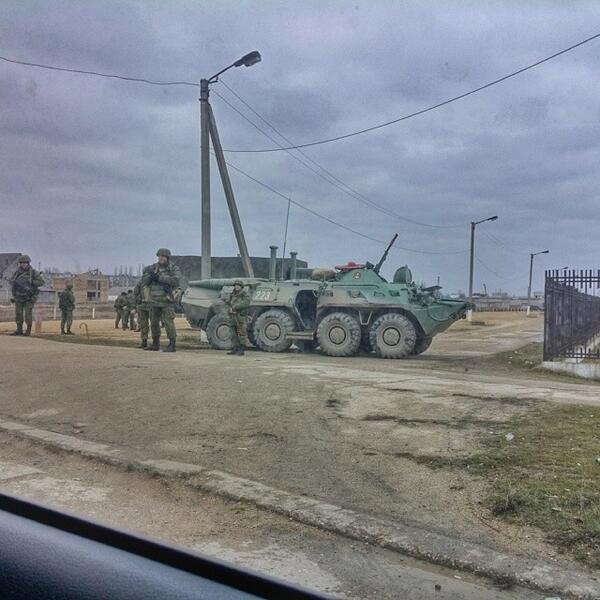 Xe bọc thép chở bộ binh cũng đã hiện diện Xe bọc thép chở bộ binh cũng đã hiện diện