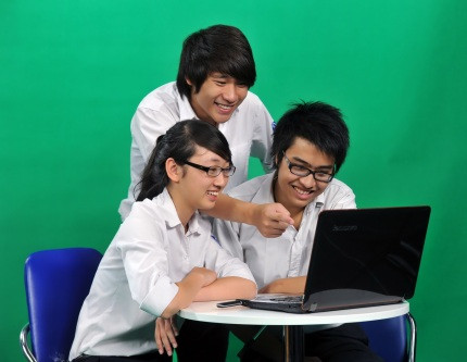 Sim dữ liệu “3 trong 1” do Viettel cung cấp làm thị trường Internet “tẹt ga” của nhà mạng nóng lên từng ngày. Sim dữ liệu “3 trong 1” do Viettel cung cấp làm thị trường Internet “tẹt ga” của nhà mạng nóng lên từng ngày.