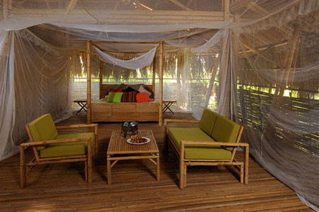 Ông Hảo hiện điều hành một công ty vật liệu xây dựng và đồ nội thất bằng tre. Được biết, để làm được ngôi nhà tre hiện nay, ông đã phải nhờ tới sự tư vấn của kỹ sư xây dựng, kiến trúc sư trong nước. Ông Hảo hiện điều hành một công ty vật liệu xây dựng và đồ nội thất bằng tre. Được biết, để làm được ngôi nhà tre hiện nay, ông đã phải nhờ tới sự tư vấn của kỹ sư xây dựng, kiến trúc sư trong nước.