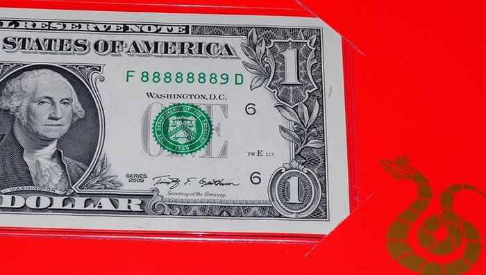 Tờ tiền có số F8888-8889D sẽ mang lại may mắn cho người sinh năm con rắn 1989.. Tờ tiền có số F8888-8889D sẽ mang lại may mắn cho người sinh năm con rắn 1989..