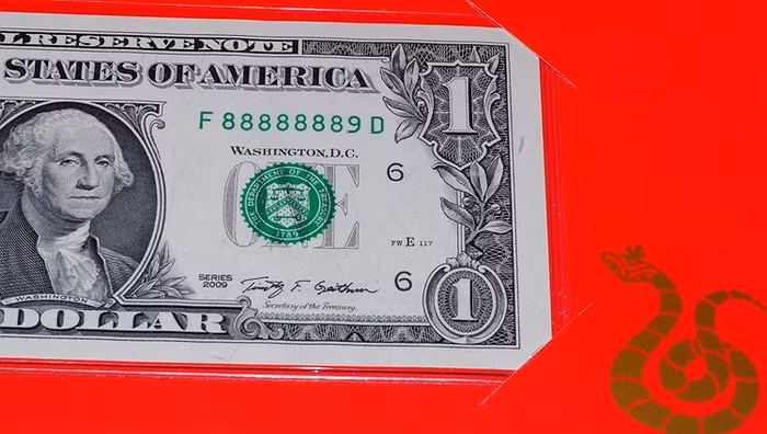 Tờ tiền có số F8888-8889D sẽ mang lại may mắn cho người sinh năm con rắn 1989..