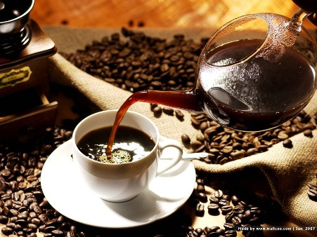 Quảng cáo của Vinacafé không còn hướng vào chiếc ly lớn nhất thế giới mà đang nhắm vào phân khúc khách hàng trí tuệ. Quảng cáo của Vinacafé không còn hướng vào chiếc ly lớn nhất thế giới mà đang nhắm vào phân khúc khách hàng trí tuệ.