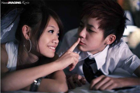 Một số bạn lúc đầu cứ nghĩ đây là bộ ảnh của các bạn trẻ người Việt vì nhân vật và phong cảnh đều giống. Tuy nhiên, đây lại là một cặp đôi nổi tiếng người Đài Loan. Nhờ vào độ “cute” của mình, nhân vật chú rể trong bộ ảnh còn được mời tham gia quay một buổi truyền hình thực tế tại Đài Loan.