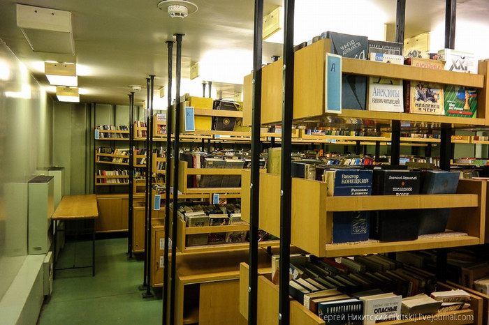 Thư viện mini trên tàu phá băng nguyên tử Yamal