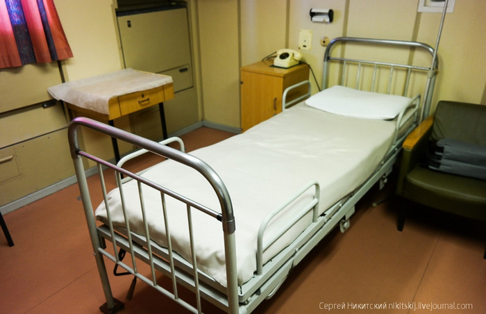 1 giường bệnh trên tàu Yamal