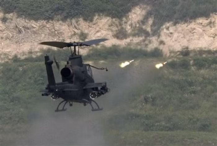 Tập trận bắn đạn thật Mỹ - Hàn Quốc tại Pocheon ngày 1/9/2011.