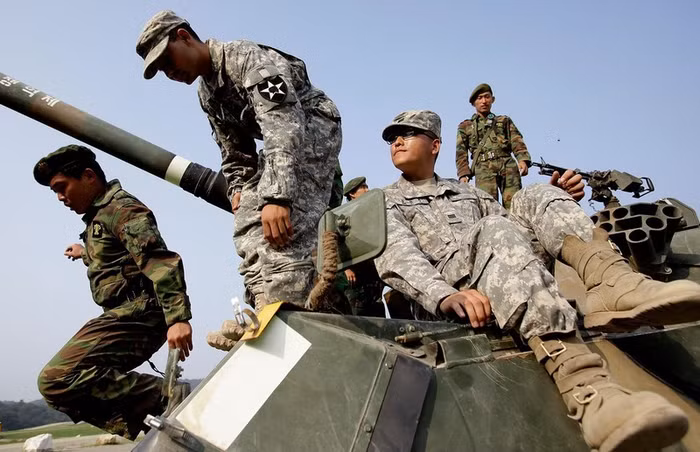 Tập trận bắn đạn thật Mỹ - Hàn Quốc tại Pocheon ngày 1/9/2011.