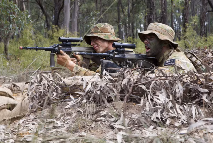 Hướng hoả lực về phía quân địch Hướng hoả lực về phía quân địch