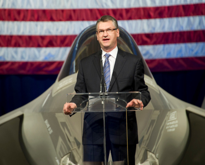 F-35 của Mỹ đã chính thức được biên chế cho Không quân Mỹ sau 10 năm thử nghiệm. F-35 của Mỹ đã chính thức được biên chế cho Không quân Mỹ sau 10 năm thử nghiệm.