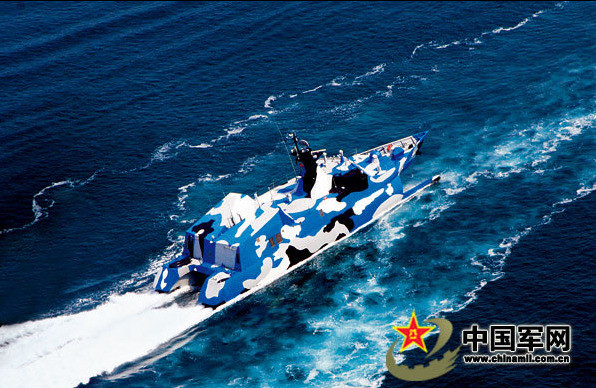 Trong lần trình diễn tính năng này, các phóng viên của báo chí Trung Quốc cũng được đi theo để ghi hình và viết bài. Trong lần trình diễn tính năng này, các phóng viên của báo chí Trung Quốc cũng được đi theo để ghi hình và viết bài.