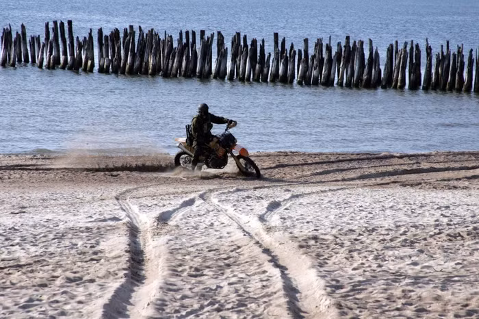 Lính đặc nhiệm Lithuanian tập trận đổ bộ trên bãi biển