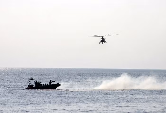 Lính đặc nhiệm Lithuanian tập trận đổ bộ trên bãi biển