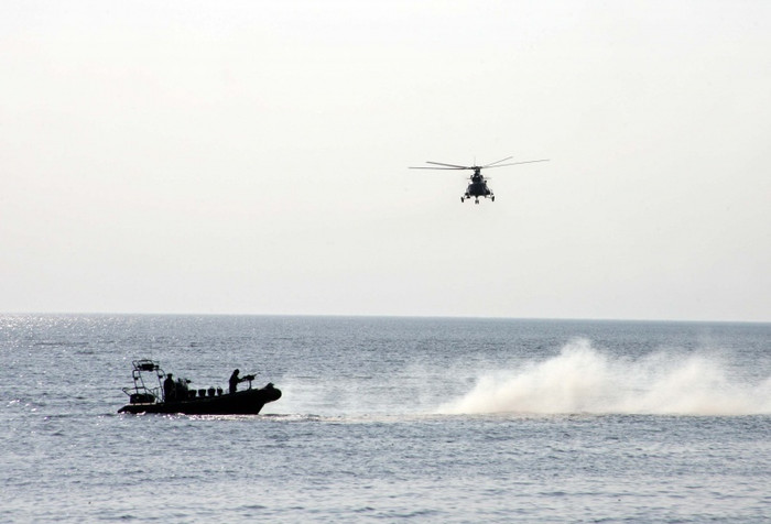 Lính đặc nhiệm Lithuanian tập trận đổ bộ trên bãi biển Lính đặc nhiệm Lithuanian tập trận đổ bộ trên bãi biển