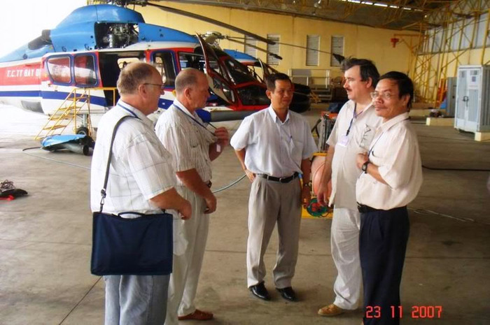 Trang bị hiện đại của Không quân Việt Nam để phục vụ nhiệm vụ bảo vệ tổ quốc, phát triển kinh tế và hỗ trợ nhân dân vùng gặp thiên tai. Trang bị hiện đại của Không quân Việt Nam để phục vụ nhiệm vụ bảo vệ tổ quốc, phát triển kinh tế và hỗ trợ nhân dân vùng gặp thiên tai.