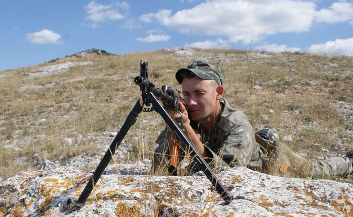 Binh sỹ thuộc đại đội bộ binh, Lữ đoàn phòng thủ ven bờ, Hải quân Ucraina tập trận trên địa hình đồi núi Binh sỹ thuộc đại đội bộ binh, Lữ đoàn phòng thủ ven bờ, Hải quân Ucraina tập trận trên địa hình đồi núi