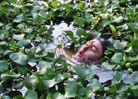 Luyện tập bơi ngửa hành tiến kiểu miệng cá chép vượt sông tiếp cận mục tiêu. Luyện tập bơi ngửa hành tiến kiểu miệng cá chép vượt sông tiếp cận mục tiêu.