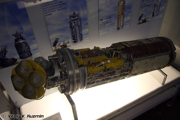 Tên lửa có điều khiển R-27R1 và R-27RE1 Tên lửa có điều khiển R-27R1 và R-27RE1