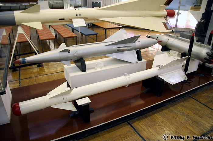 Tên lửa không đối không R-3S và R-2US Tên lửa không đối không R-3S và R-2US