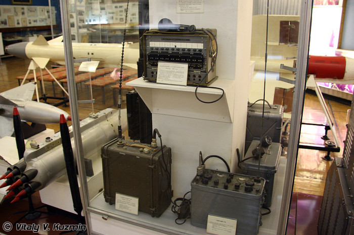 Bộ đàm P-193, trạm radio R-109 và RB-M Bộ đàm P-193, trạm radio R-109 và RB-M