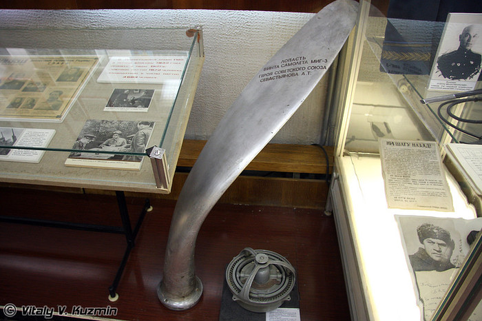 Cánh máy bayMiG-3 Cánh máy bayMiG-3