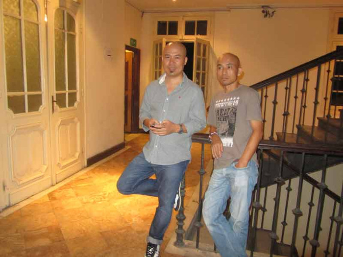 Nhạc sỹ Huy Tuấn cũng đến rất sớm và tích cực động viên, ủng hộ những người bạn thân thiết của anh là Anh Quân và Quốc Trung Nhạc sỹ Huy Tuấn cũng đến rất sớm và tích cực động viên, ủng hộ những người bạn thân thiết của anh là Anh Quân và Quốc Trung