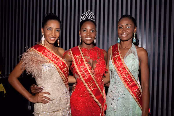 Edmilza Santos giành vương miện Hoa hậu hoàn vũ 2011 của Angola. Edmilza Santos giành vương miện Hoa hậu hoàn vũ 2011 của Angola.