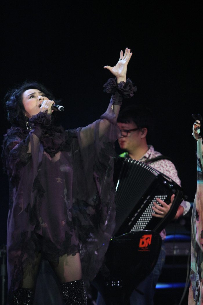 Thanh Lam thể hiện sự sôi nổi của mình. Thanh Lam thể hiện sự sôi nổi của mình.