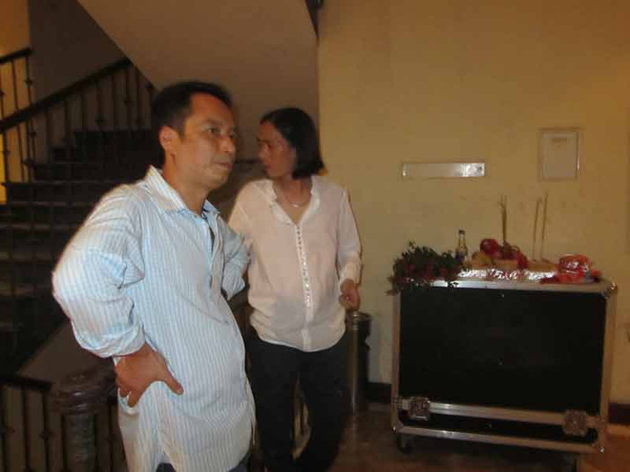 Nhạc sỹ Anh Quân có vẻ khá căng thẳng Nhạc sỹ Anh Quân có vẻ khá căng thẳng