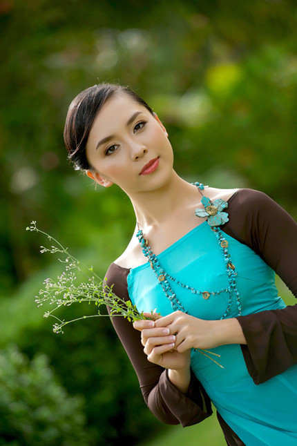 Năm 2008, xảy ra một sự cố đáng tiếc khi Hoa hậu Việt Nam là Thùy Dung chưa tốt nghiệp THPT. Do vậy cô hoa hậu này không được cấp phép dự thi Hoa hậu thế giới 2008. Dù Hoa hậu thế giới không có quy định nhưng Việt Nam lại có quy định này. Lần đầu tiên, người được cử đi thi không phải là Hoa hậu Việt Nam mà là Á hậu 2 Dương Trương Thiên Lý. Đáng tiếc là Thiên Lý đã không ghi thêm được điểm nào cho quốc gia như ở các vòng thi trước. Cô phải dừng bước ngay từ những vòng ngoài của cuộc thi. Năm 2008, xảy ra một sự cố đáng tiếc khi Hoa hậu Việt Nam là Thùy Dung chưa tốt nghiệp THPT. Do vậy cô hoa hậu này không được cấp phép dự thi Hoa hậu thế giới 2008. Dù Hoa hậu thế giới không có quy định nhưng Việt Nam lại có quy định này. Lần đầu tiên, người được cử đi thi không phải là Hoa hậu Việt Nam mà là Á hậu 2 Dương Trương Thiên Lý. Đáng tiếc là Thiên Lý đã không ghi thêm được điểm nào cho quốc gia như ở các vòng thi trước. Cô phải dừng bước ngay từ những vòng ngoài của cuộc thi.