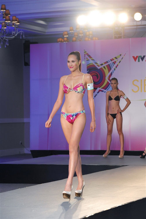 Phương Mai đã vượt qua 4 vòng thi chuyên môn để đến đêm chung kết vào tối 24/6 này Phương Mai đã vượt qua 4 vòng thi chuyên môn để đến đêm chung kết vào tối 24/6 này