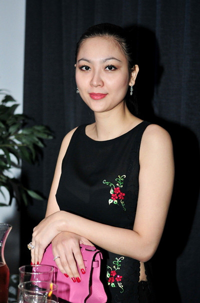 Chồng và bố chồng của Hoa hậu Phan Thu Ngân bị bắt vì tội tham nhũng và làm giả giấy tờ. Hiện nay, Thu Ngân đang sống tại TP.HCM và không tham gia bất cứ hoạt động nghệ thuật nào. Người mẹ hai con nay vẫn chung thủy đợi chồng mãn hạn tù để đoàn tụ. Chồng và bố chồng của Hoa hậu Phan Thu Ngân bị bắt vì tội tham nhũng và làm giả giấy tờ. Hiện nay, Thu Ngân đang sống tại TP.HCM và không tham gia bất cứ hoạt động nghệ thuật nào. Người mẹ hai con nay vẫn chung thủy đợi chồng mãn hạn tù để đoàn tụ.