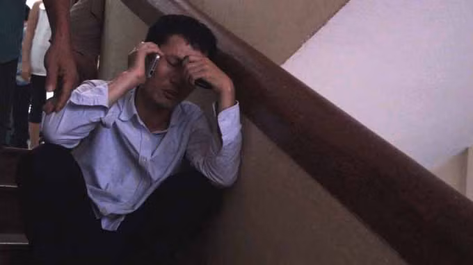 Anh Võ Thanh Việt (bố cháu Thanh) đau khổ tột cùng khi biết con gái anh đã mất - Ảnh : Đại Việt