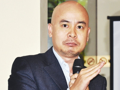 Chủ tịch Công ty cổ phần Tập đoàn Trung Nguyên Đặgn Lê Nguyên Vũ: Không thể có một thương hiệu lớn mạnh ở tầm thế giới nếu Trung Nguyên chỉ mãi loanh quanh ở “ao nhà”. Chủ tịch Công ty cổ phần Tập đoàn Trung Nguyên Đặgn Lê Nguyên Vũ: Không thể có một thương hiệu lớn mạnh ở tầm thế giới nếu Trung Nguyên chỉ mãi loanh quanh ở “ao nhà”.