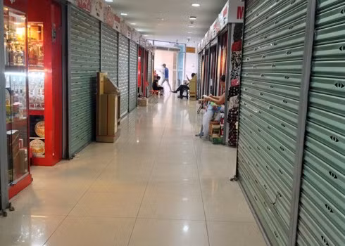 Nhiều gian hàng đóng cửa tại Hàng Da Galleria. Ảnh: Anh Quân Nhiều gian hàng đóng cửa tại Hàng Da Galleria. Ảnh: Anh Quân
