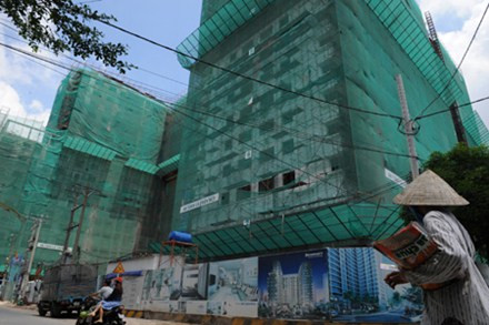 Nhân viên tư vấn tín dụng tại các ngân hàng cũng thừa nhận, các loại thủ tục nhiều, khó khăn nên chưa có ai tiếp cận được nguồn vốn 30.000 tỷ Nhân viên tư vấn tín dụng tại các ngân hàng cũng thừa nhận, các loại thủ tục nhiều, khó khăn nên chưa có ai tiếp cận được nguồn vốn 30.000 tỷ