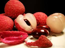 Trong khi người lớn ăn vải và một phút lơ là không để ý, bé trai 6 tháng tuổi đã cầm được hột vải và bỏ vào miệng, dẫn đến hóc, tắc đường thở. Trong khi người lớn ăn vải và một phút lơ là không để ý, bé trai 6 tháng tuổi đã cầm được hột vải và bỏ vào miệng, dẫn đến hóc, tắc đường thở.