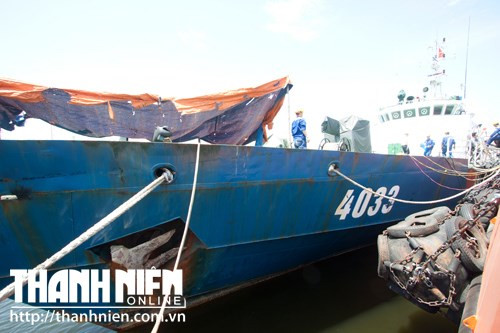 Tàu CSB 4033 bị tàu TQ đâm thủng nguồn Thanhnien Tàu CSB 4033 bị tàu TQ đâm thủng nguồn Thanhnien